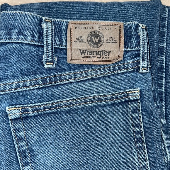 Wrangler 34 x 30 jeans, EUC - Picture 2 of 14